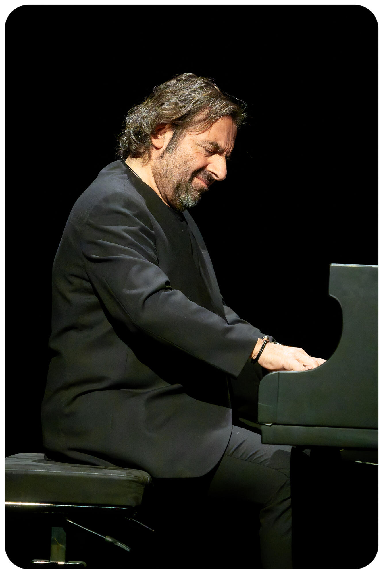 ANDRÉ MANOUKIAN